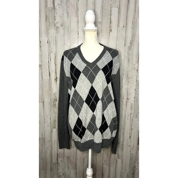 Express Design Studio Women's Size Large Gray Argyle V-Neck Sweater - Picture 1 of 5